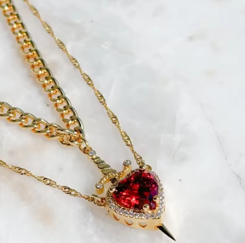 COLLAR CORAZON Y ESPADA ⚔️♥️